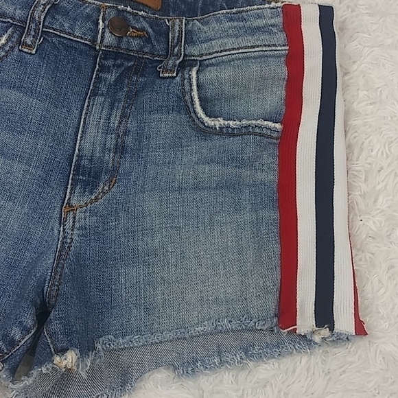 Joe's Blue Medium Wash Faded Distressed Five Pocket Mid Rise Raw Hem Jean Short - Picture 3 of 14